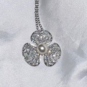 Costume diamond and pearl pendant necklace.